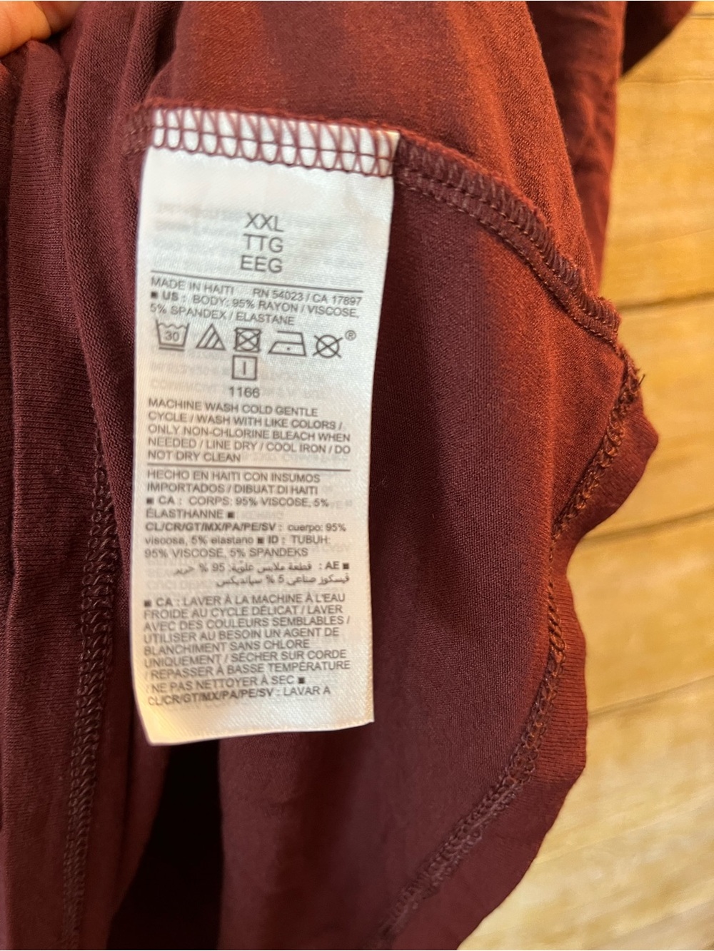 Old Navy Luxe XXL Maroon Burgundy T-Shirt Tee V-Neck Size XXL EUC - Picture 4 of 6
